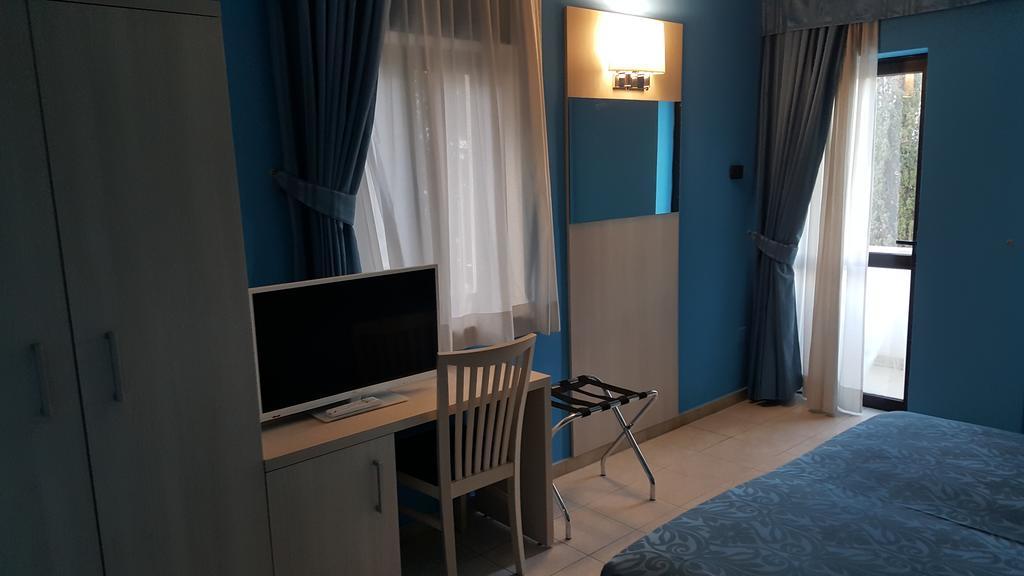 One Park Hotel Marino Room photo